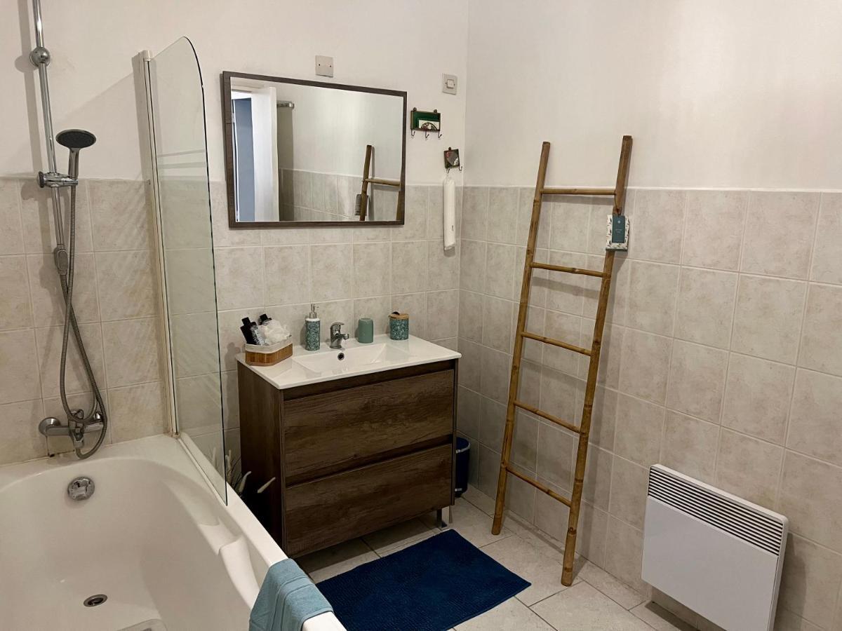 Appartement Au Calme - Proche Centre Ville Chalons en Champagne Bagian luar foto